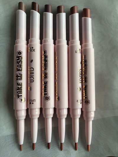 DELINEADOR DE LABIOS + LABIAL EN BARRA 2 EN 1 - USHAS