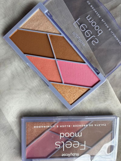 PALETA DE RUBOR, ILUMINADOR Y CONTORNO FEELS MOOD - RUBY ROSE