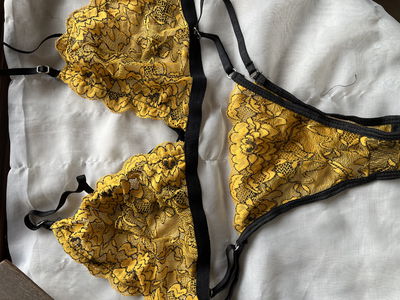 BRALET DE ENCAJE TIRA LESS