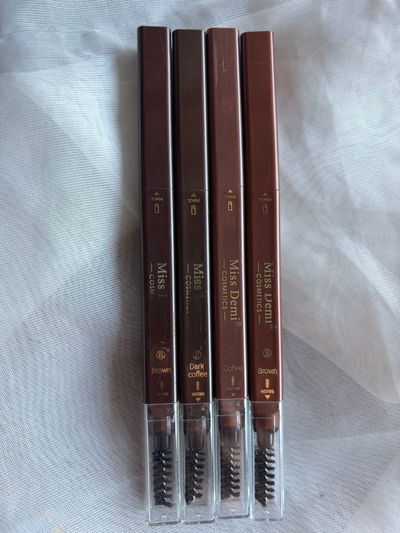 DELINEADOR CEJAS CON CEPILLO MISS DEMI