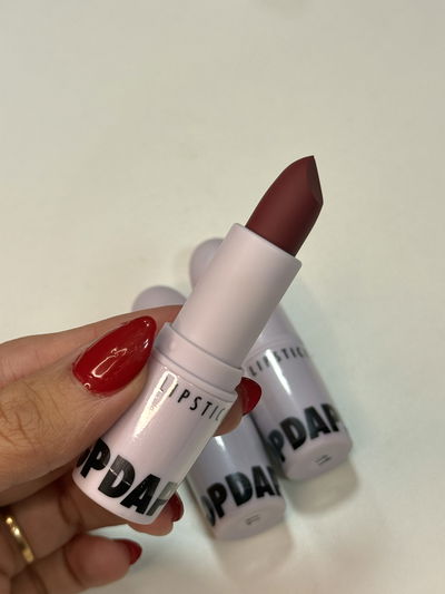 Labial cremoso DAPOP bordó