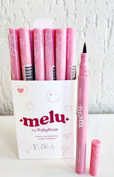 Delineador MELU x Ruby Rose fibra 