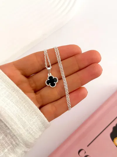 Collar trébol