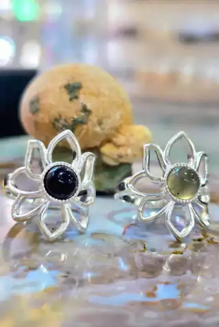 Anillo flor de loto baño de plata