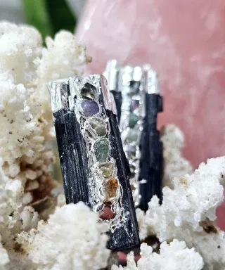 Dije chakras turmalina con baño de plata