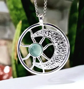 Dije luna y sol con baño de plata