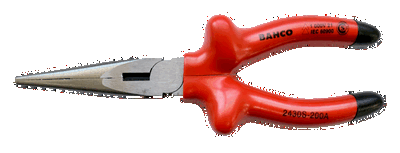 Pinzas de punta larga aisladas 