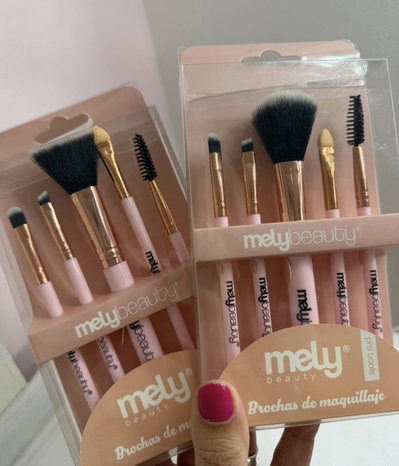 Set de brochas para maquillaje MELY