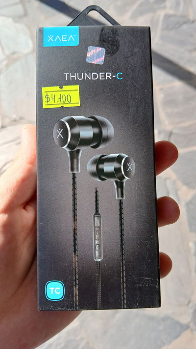 Auricular thunder-c con cable (ficha C)