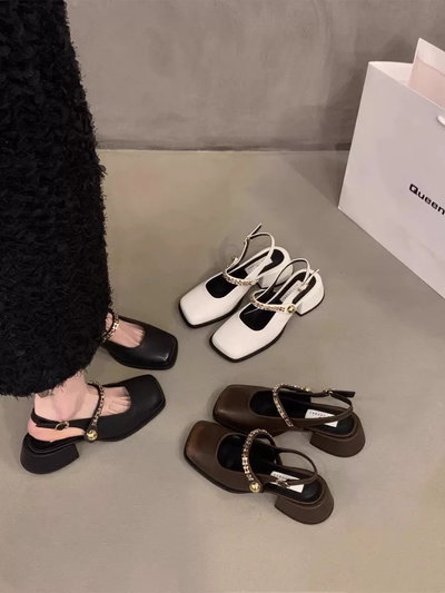 Sandalias de punta cuadra con tacón 