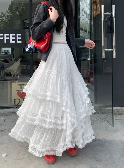 Maxifalda de tul con volados en capa 