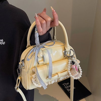 Bolso mini con volados y cinta 