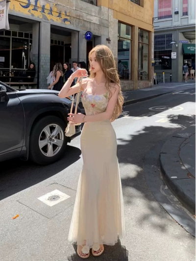  Vestido largo de tul con flores 