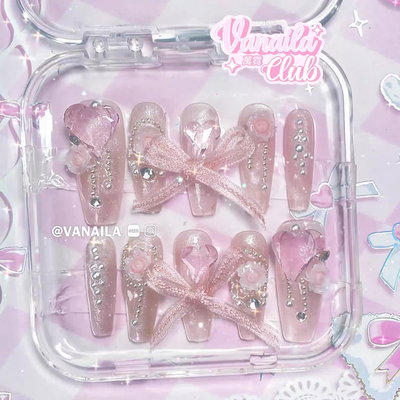 Uñas press on corazón y lazo gigante 