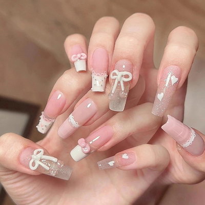 Uñas press on lazo y corazones 