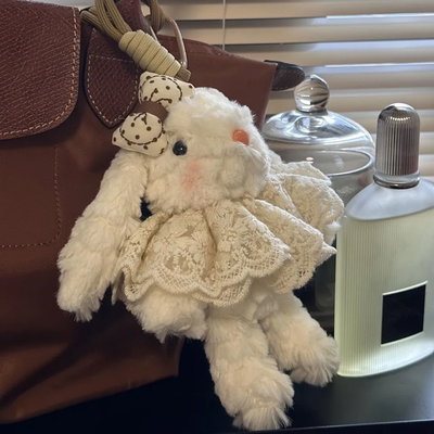 Charms Bunny com vestido de encaje