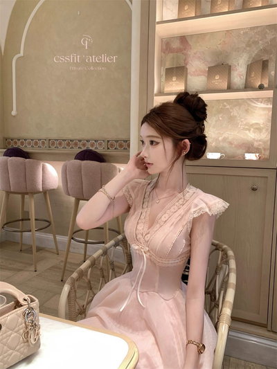 Vestido estilo romántico corto con encaje 