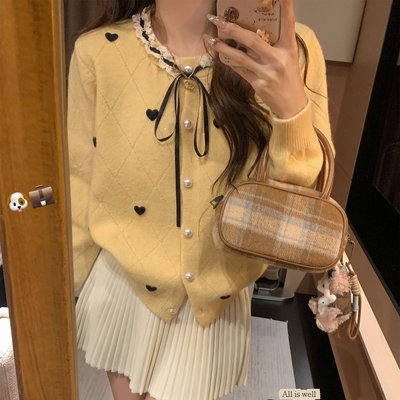 Cardigan de corazones con listón 