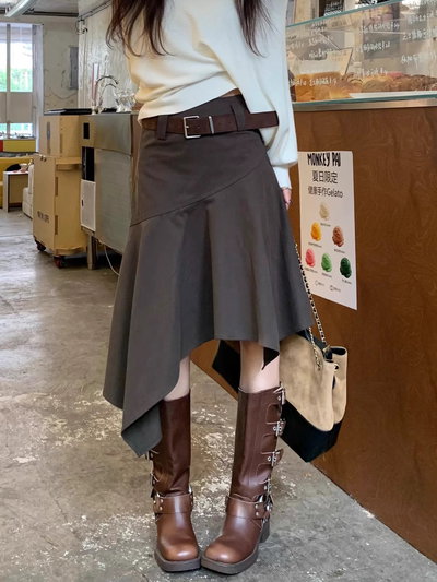 Maxifalda asimétrica con cinturón 