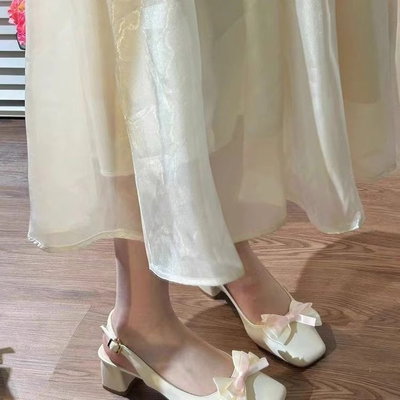 Sandalias tacón con moño 