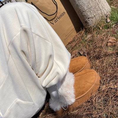 Botitas sin talón con peluche marrón 