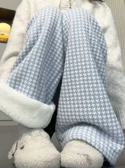 Pantalón con corderito cuadril celeste 