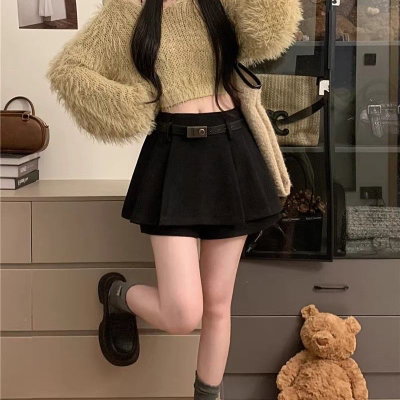Falda short con cinturón 