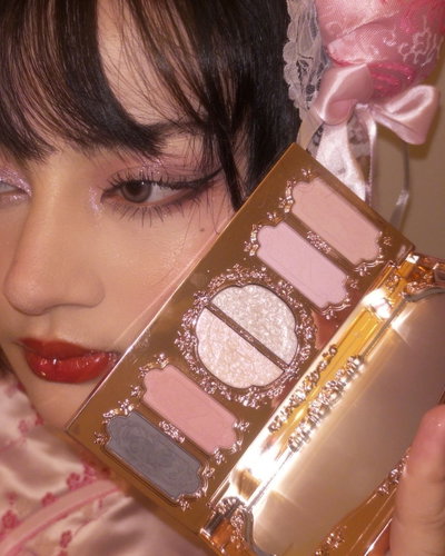Flower knows | Butterfly Cloud Collection embossed six-color eyeshadow palette 