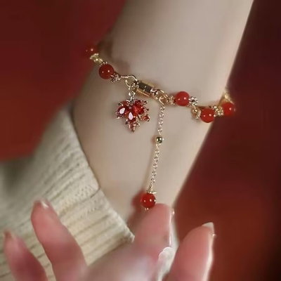 Pulsera roja y dorada 