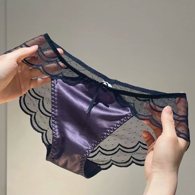 Panty satinada con encaje de puntos 