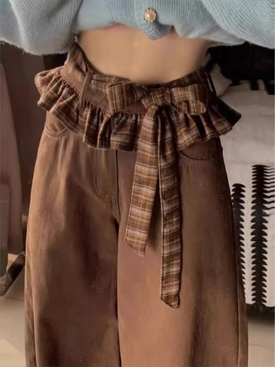 Pantalón con volados y cinto de tela 