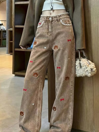 Pantalón Bear bordado con encaje 