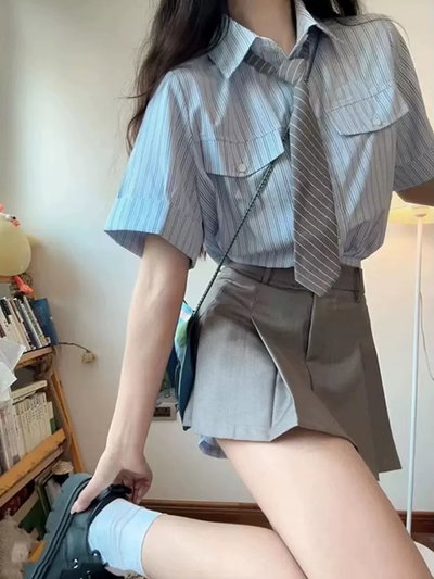 Conjunto | camisa rayada+falda short y corbata 