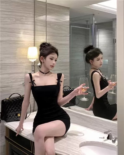 Vestido de tiras con moño corto 