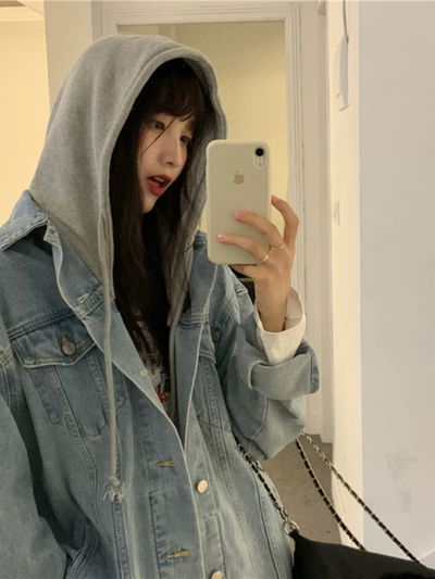 Campera de jean con capucha 