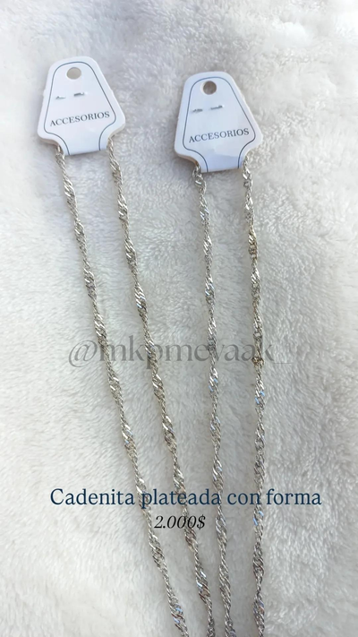 Cadenita plateada con forma