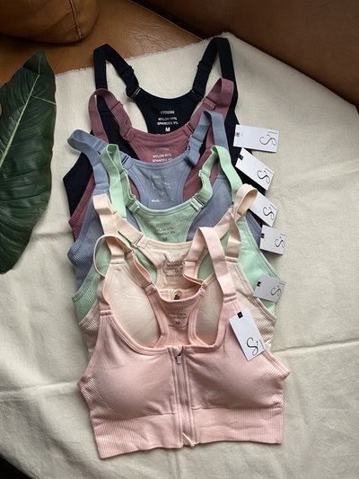 Top deportivo con cierre