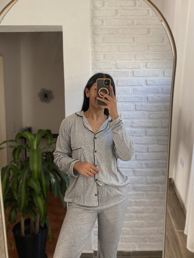 Pijama camisero gris