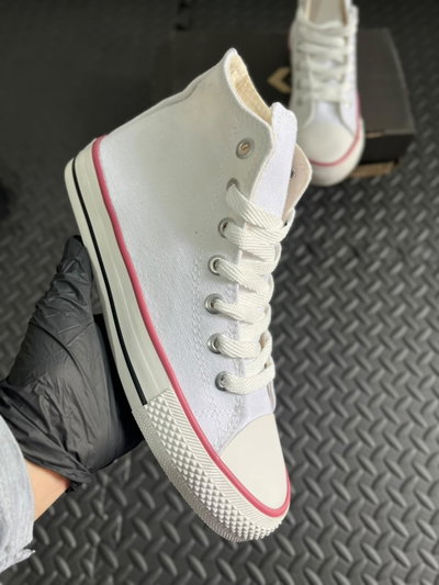 Converse Bota