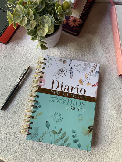 Diario De Una Mujer Conforme Al Corazón De Dios