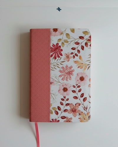 Biblia Reina Valera 1960 · Tapa rosada · Diseño con flores