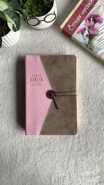 Biblia estilo midori, letra grande 11 pt, pdj rojo canto dorado