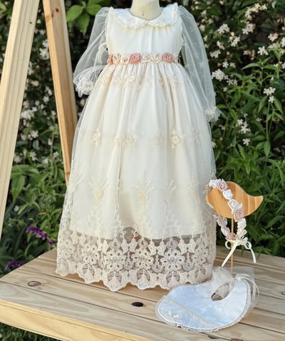 Vestido Mantillon Bordado + Capelina