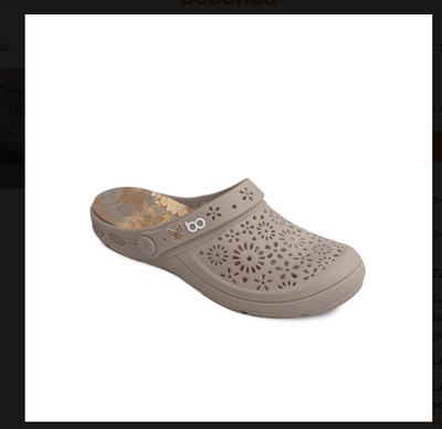 Zuecos Capuchino/Borboleta con Pin NELLIE - Boaonda