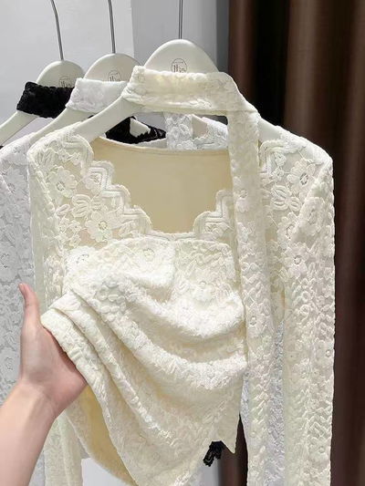 Blusa con encaje frisado elegante blanco