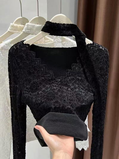 Blusa con encaje negro elegante frisado