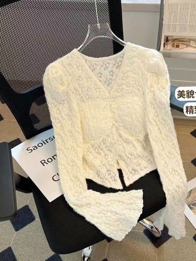 Blusa con encaje cuello V blanco