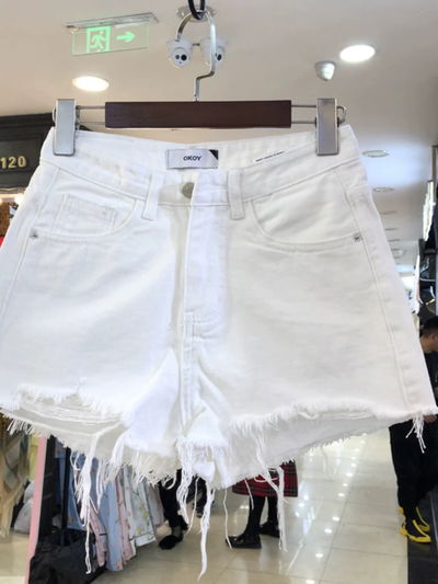 Short blanco chic