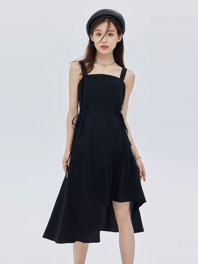 Vestido con tiras ajustables en la cintura 