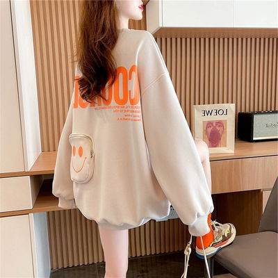 Buzo beige con detalles naranja fluor 